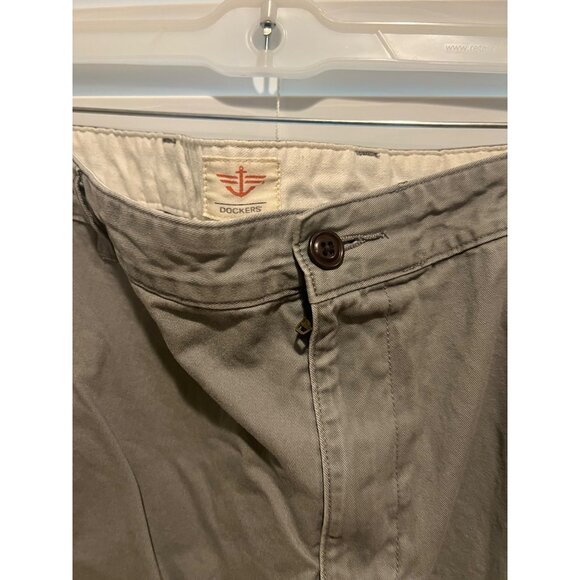 Dockers 100% Cotton Mens Shorts - Size 40 - Picture 2 of 5